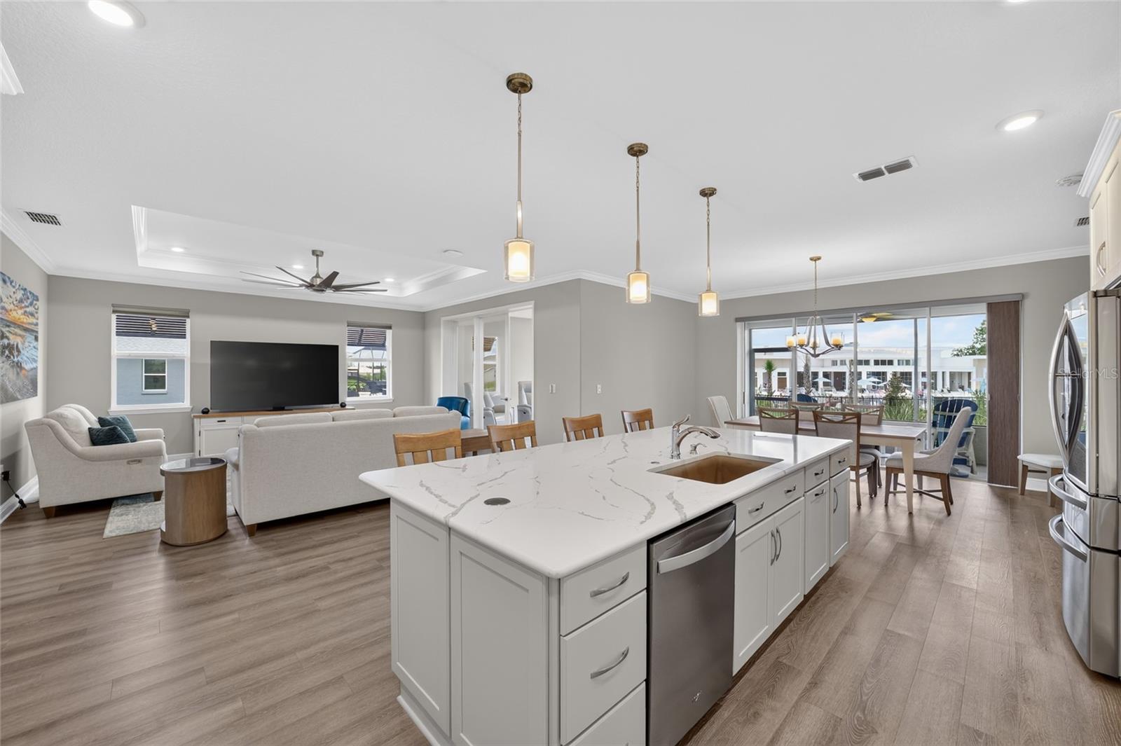 ON TOP OF THE WORLD - Residential