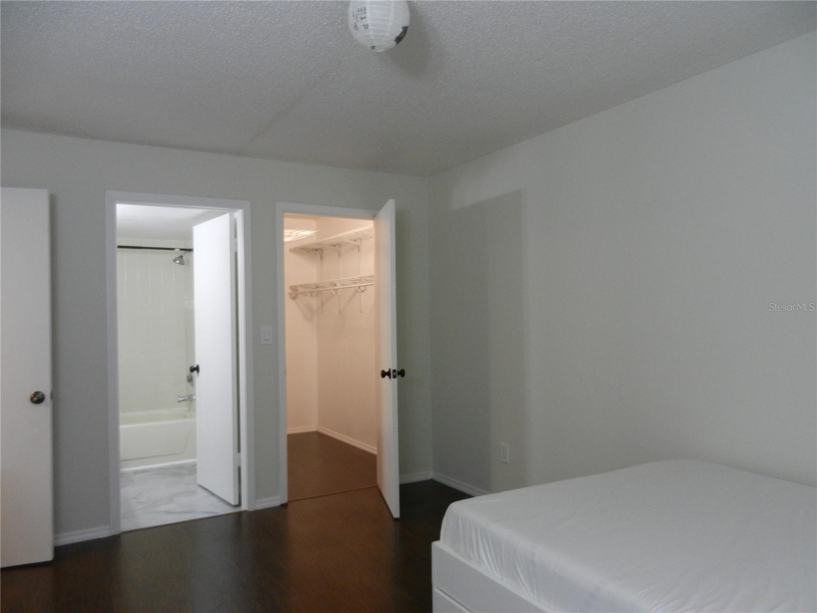 NORTH OAKS CONDO III - Residential