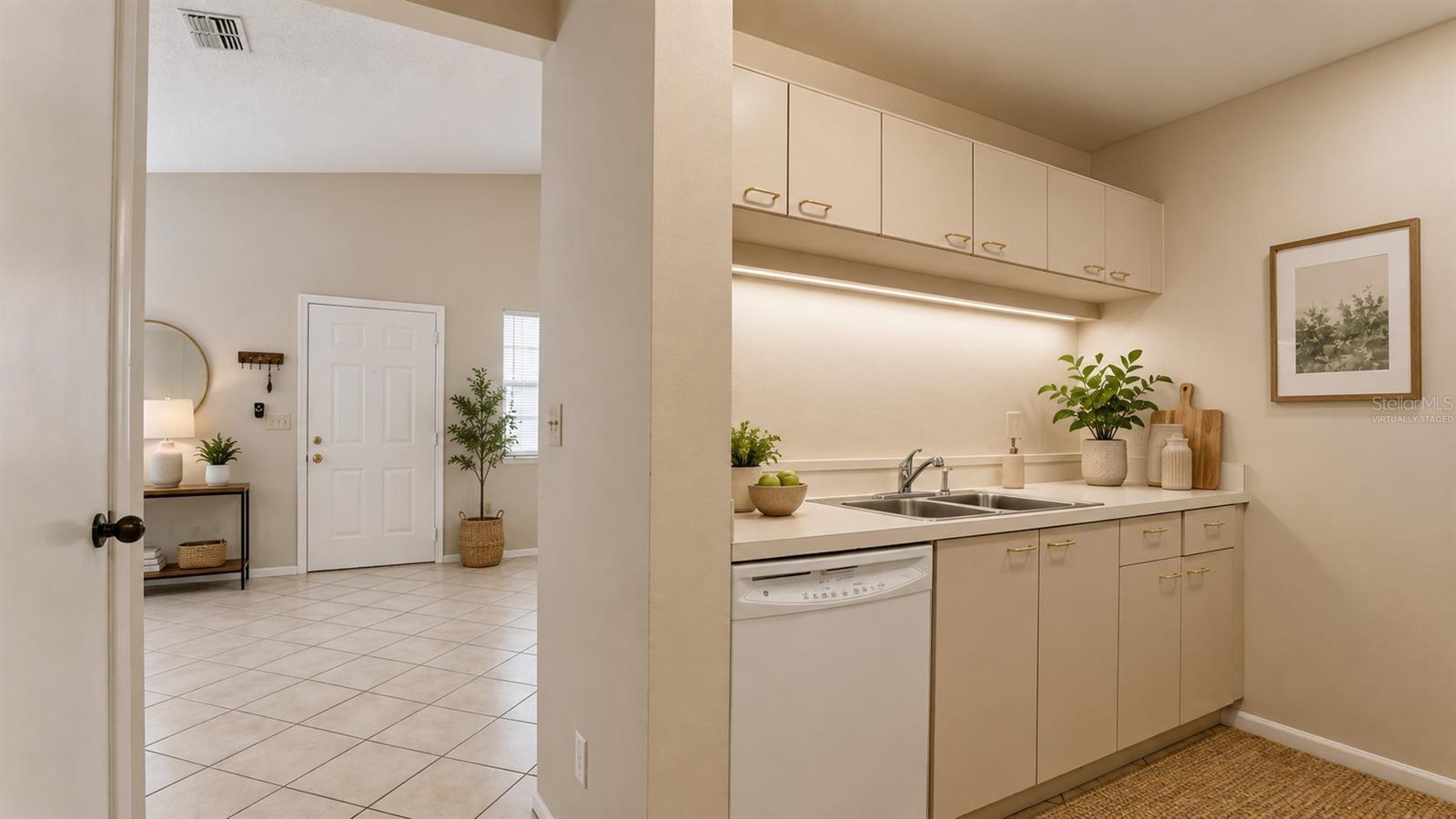 MIRROR LAKE CONDO SEC 4 - Residential