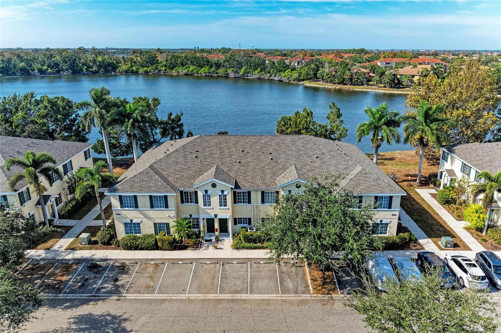 THE TWNHMS AT LIGHTHOUSE COVE IV - Residential