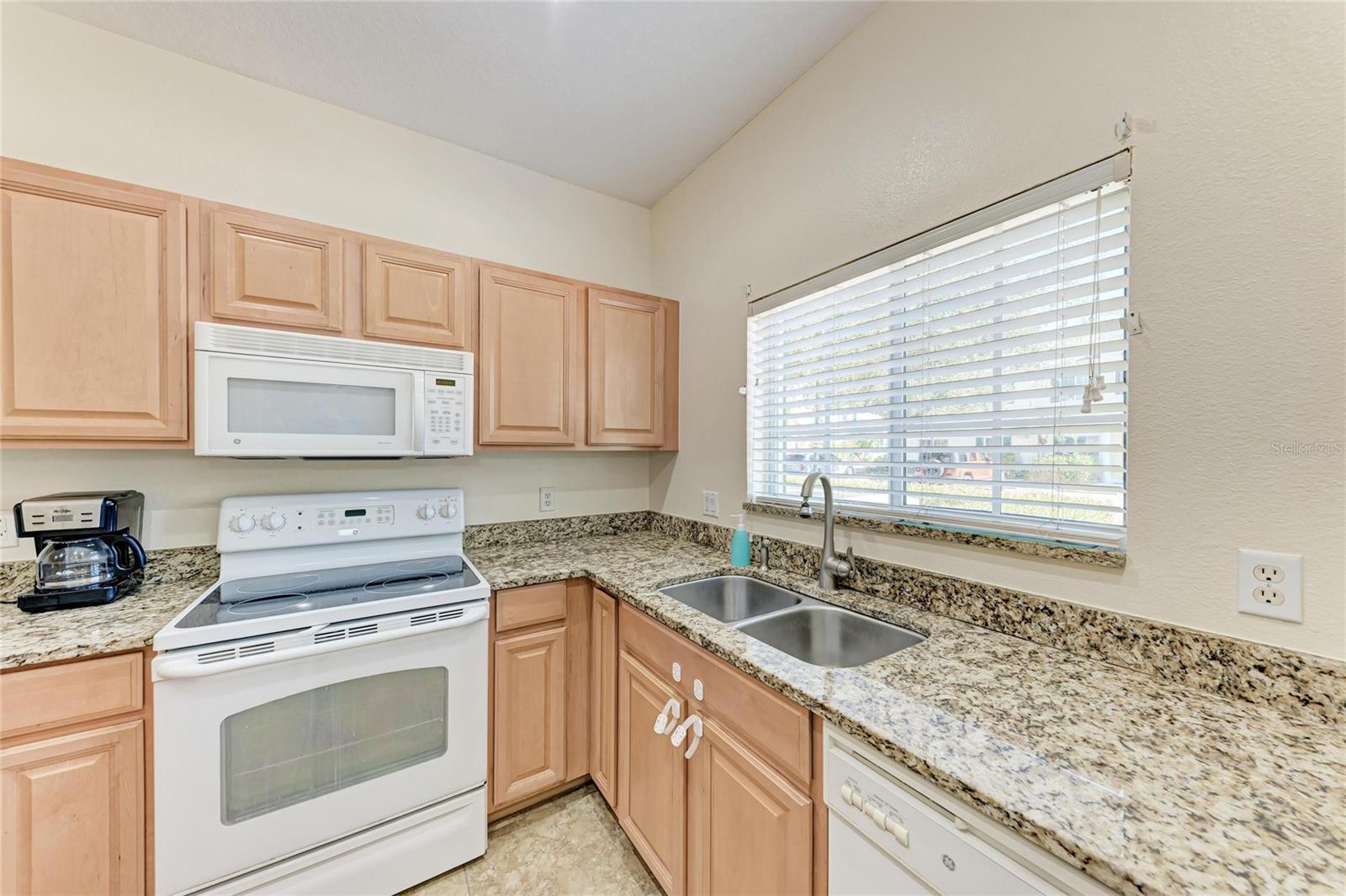 THE TWNHMS AT LIGHTHOUSE COVE IV - Residential