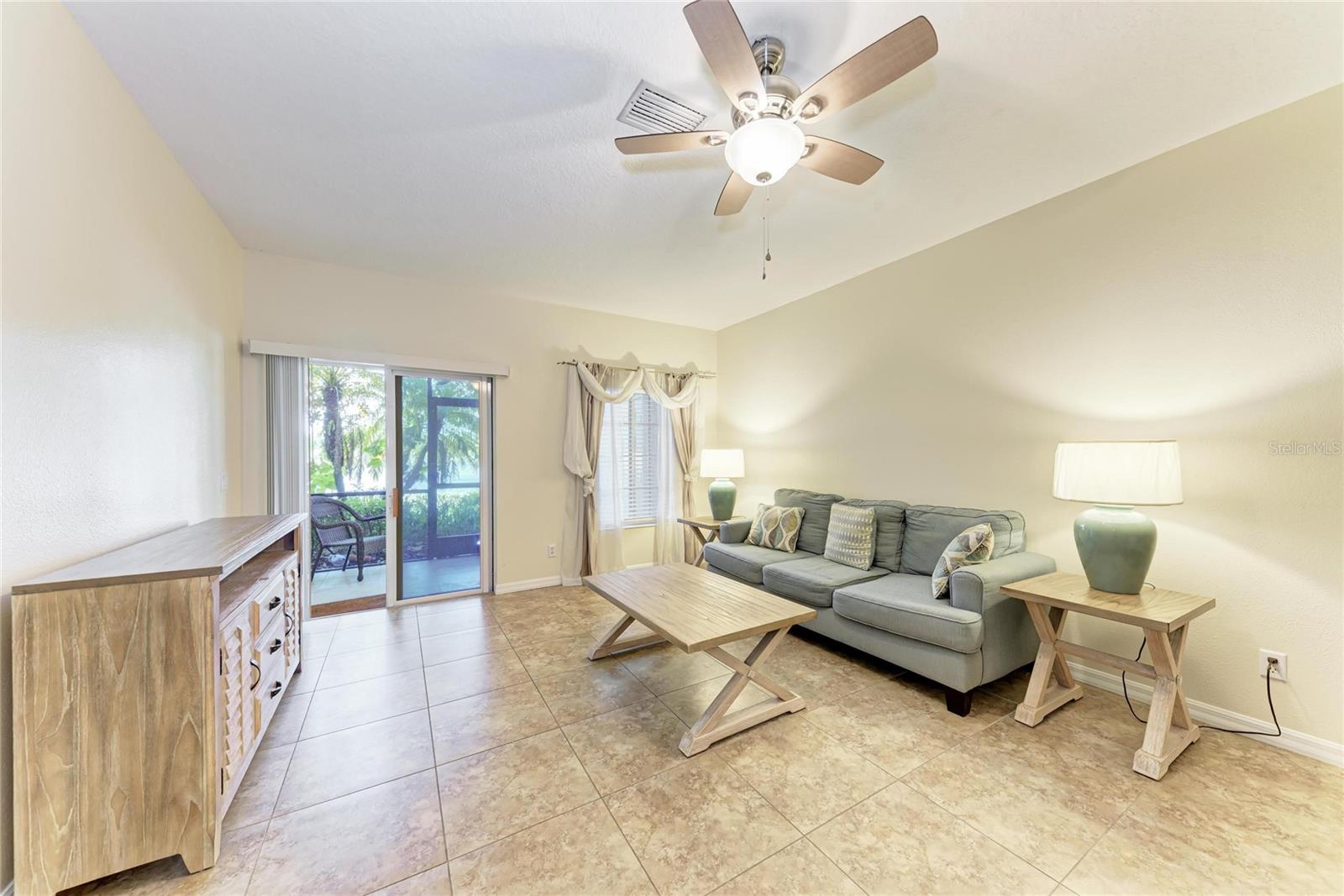 THE TWNHMS AT LIGHTHOUSE COVE IV - Residential