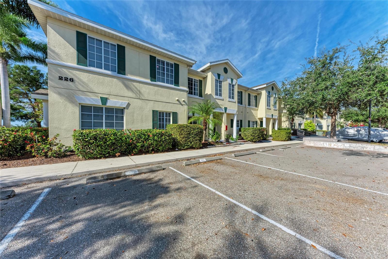 THE TWNHMS AT LIGHTHOUSE COVE IV - Residential