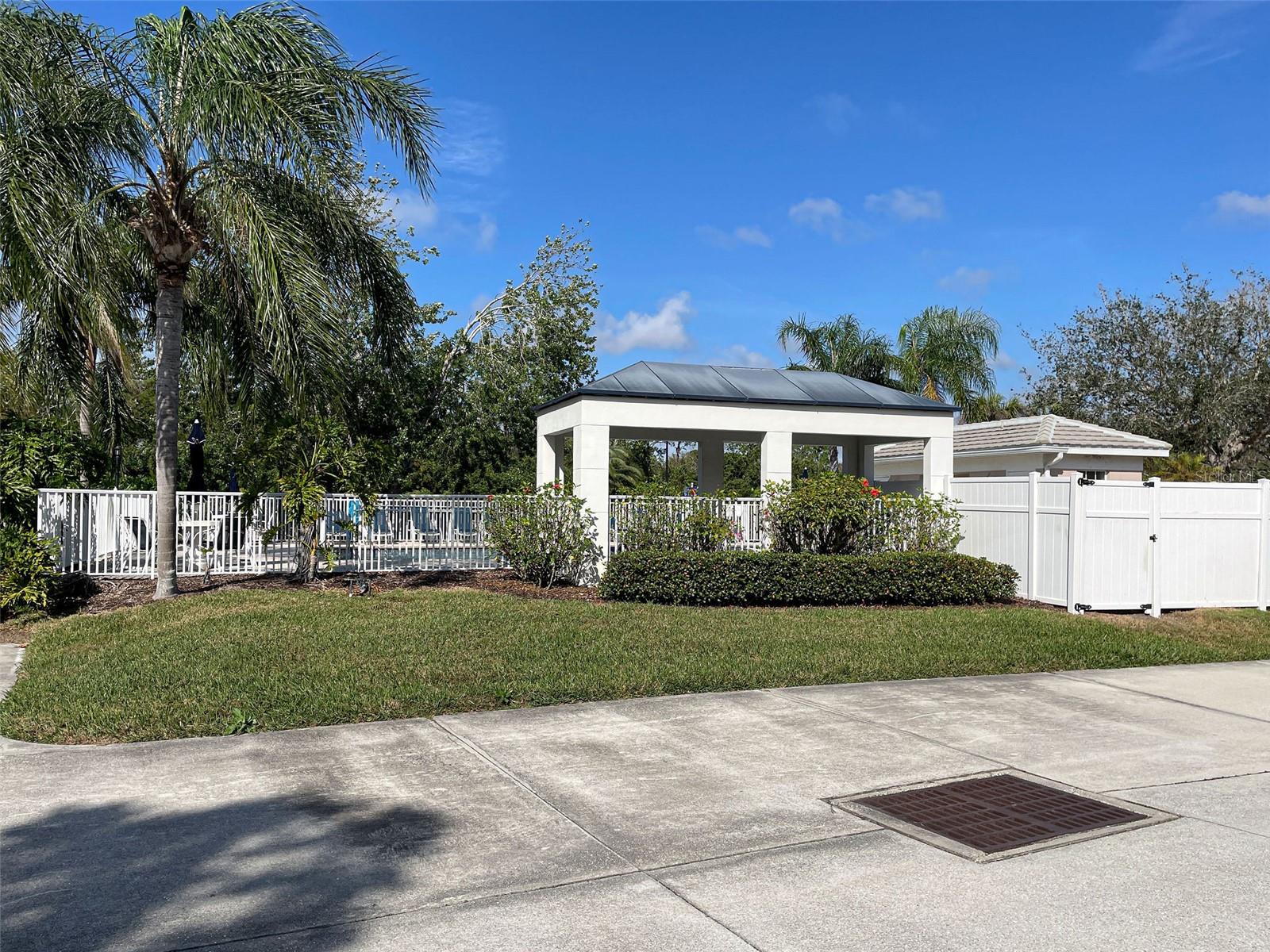 WEST LAKE GARDENS ST ANDREWS PARK - Residential