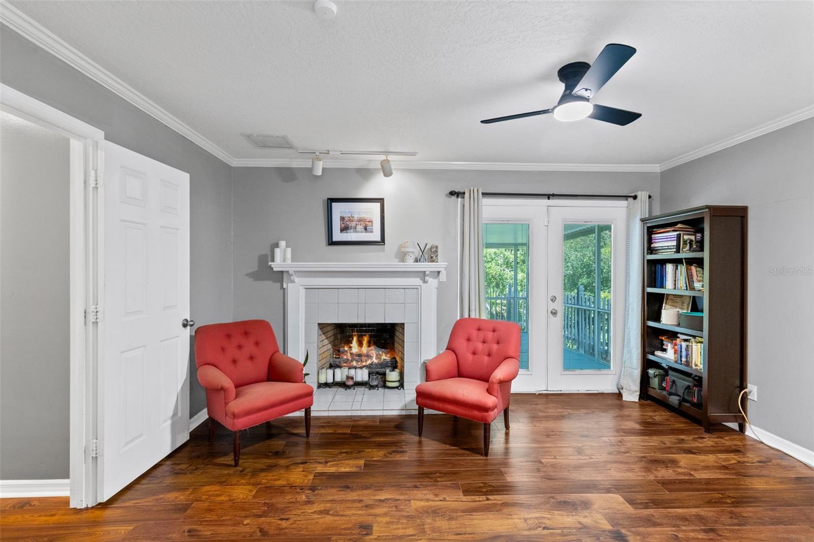 HANOVER WOODS - Residential