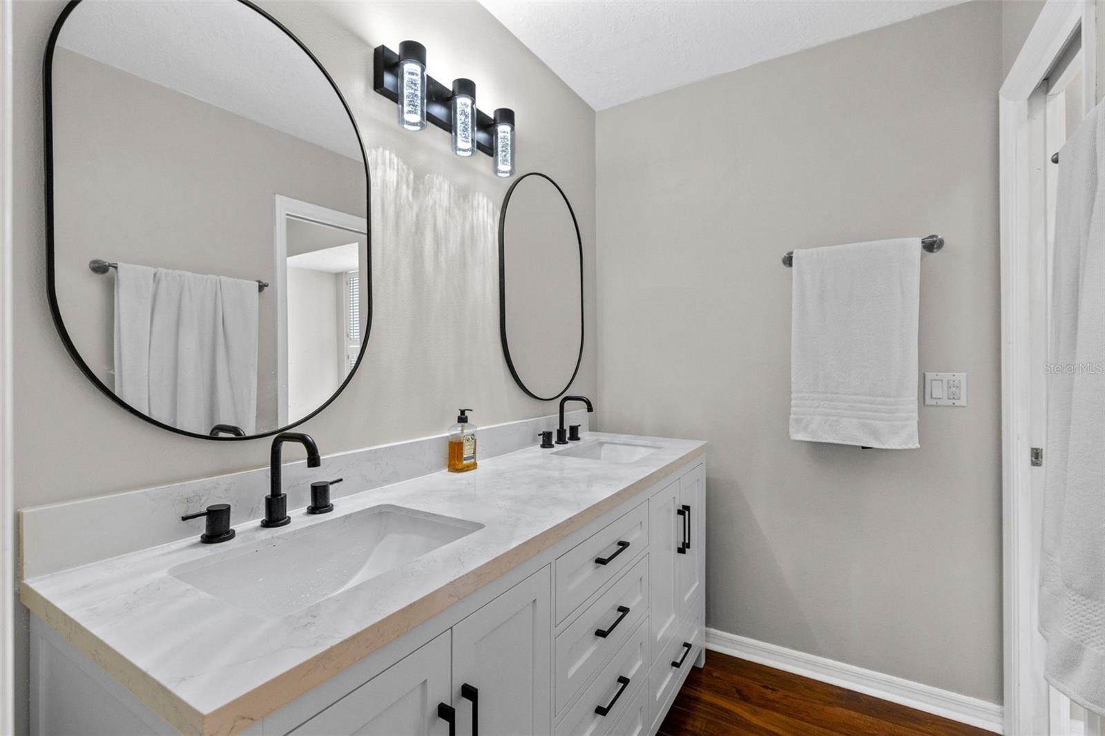 HANOVER WOODS - Residential