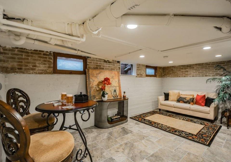 HANNAS SUB - Residential Lease