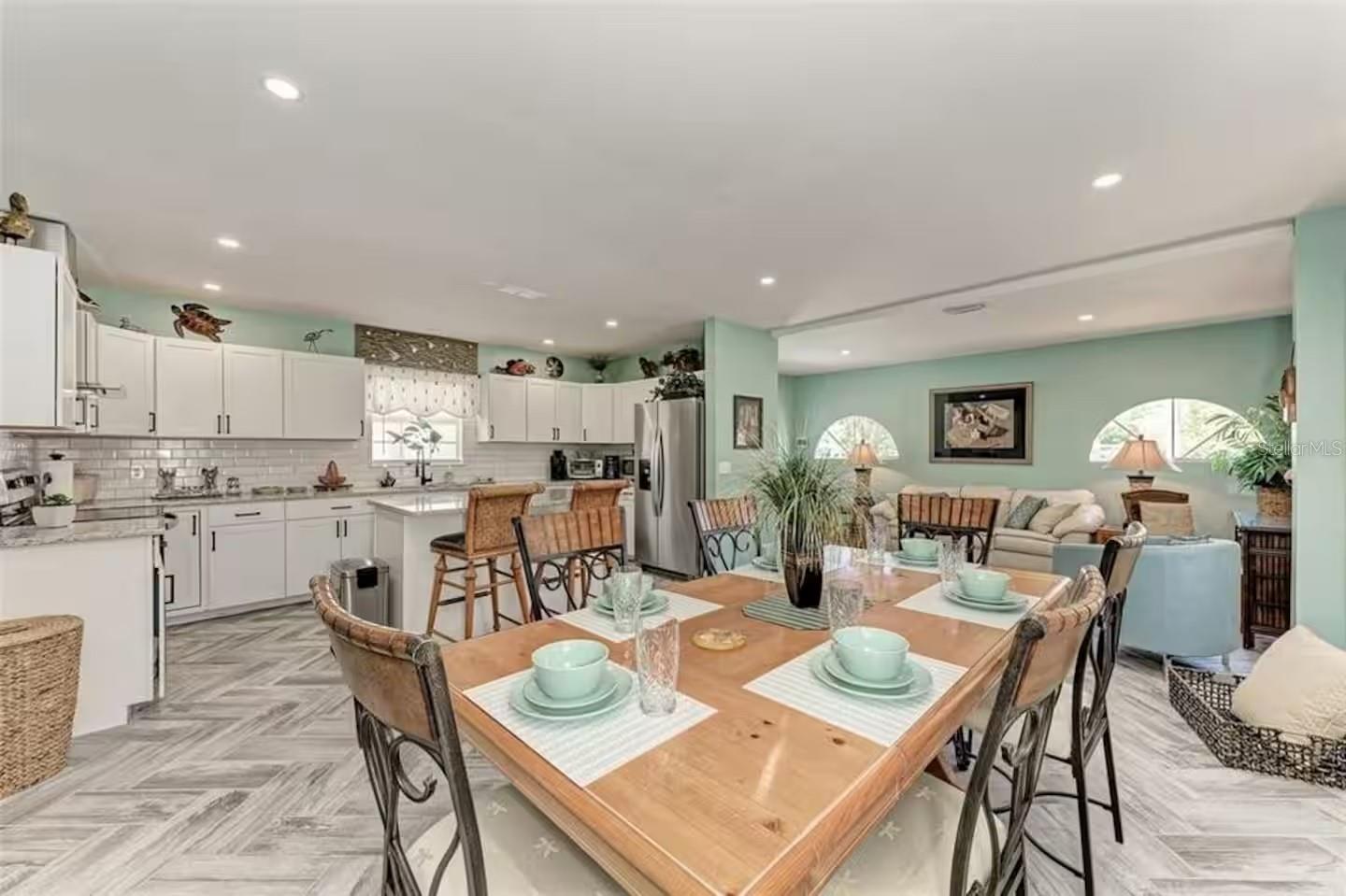 KENILWORTH - Residential