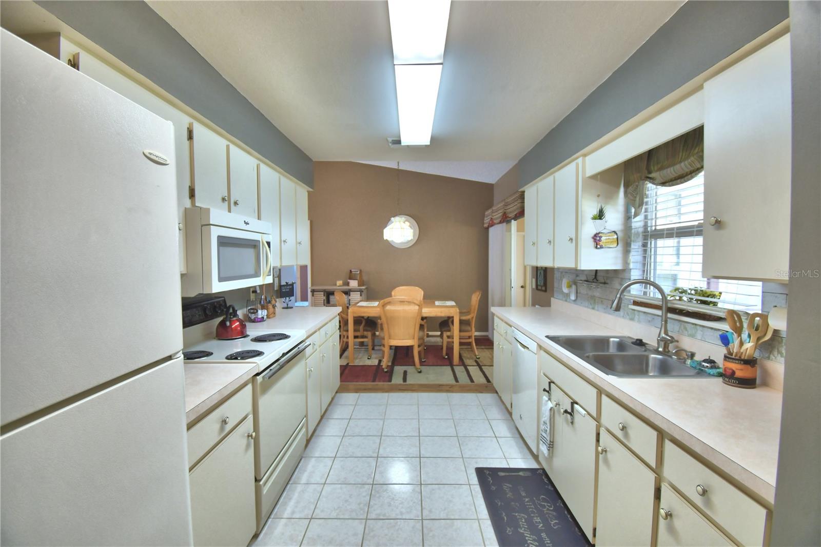 COLONNADES PH 01 - Residential