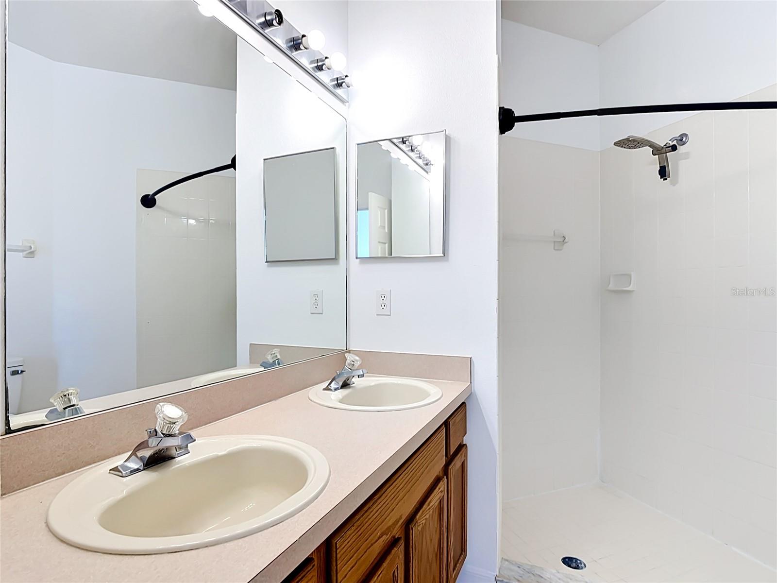 GLENBROOK SUB - Residential