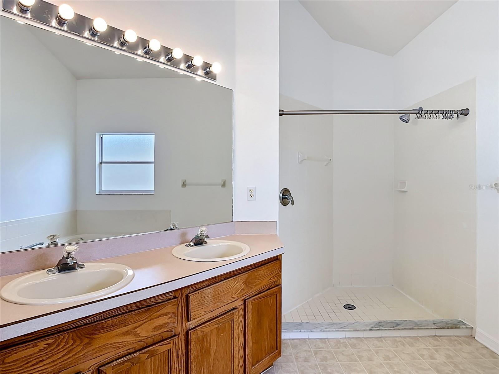 GLENBROOK SUB - Residential