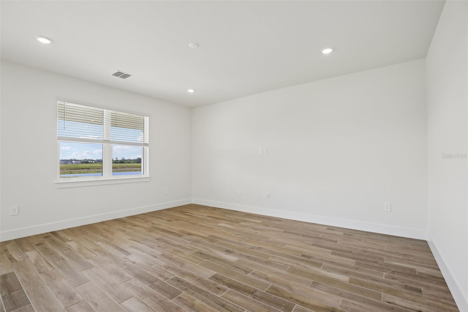 MAGNOLIA BAY - Residential