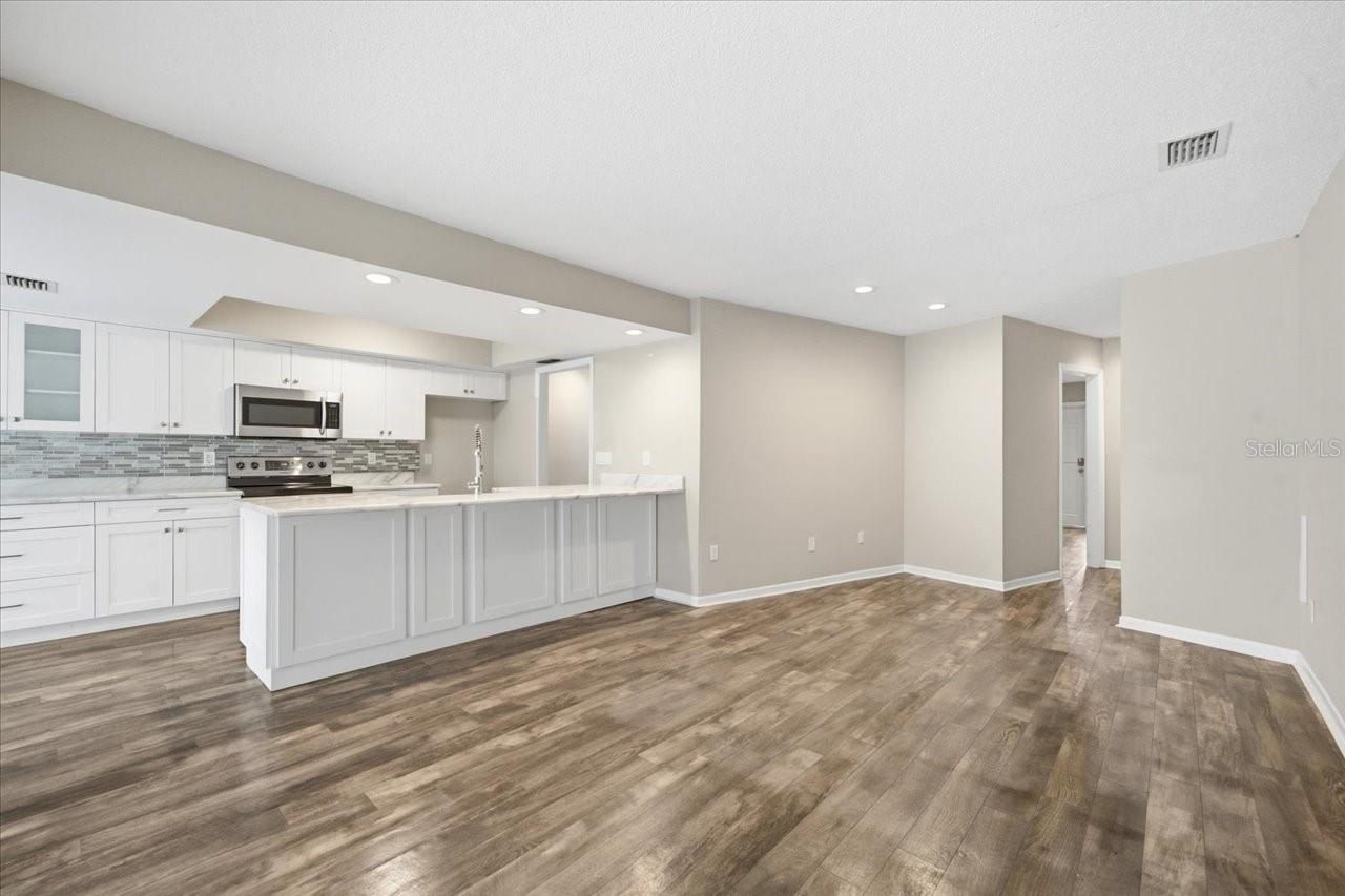 CARROLLWOOD VILLAGE PH 02 UN - Residential