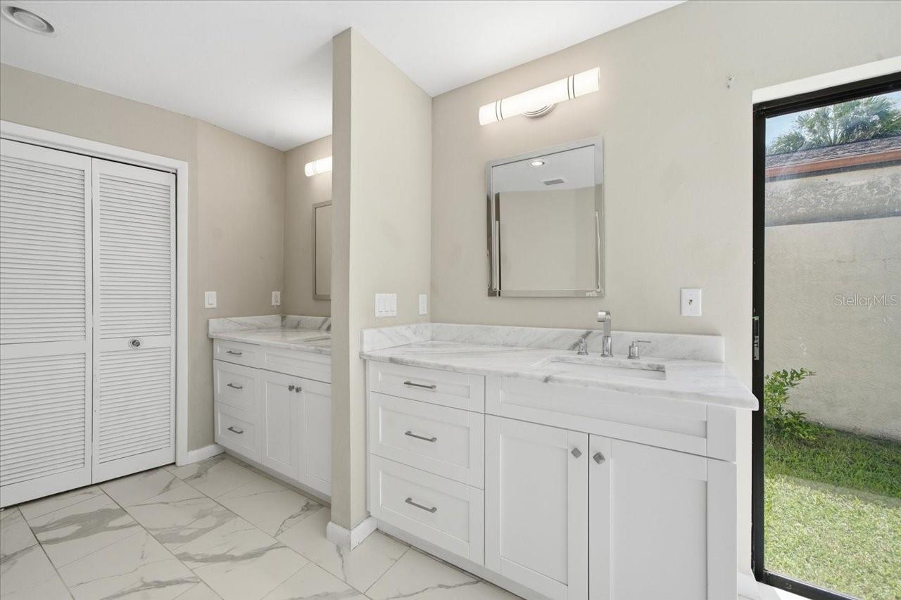 CARROLLWOOD VILLAGE PH 02 UN - Residential