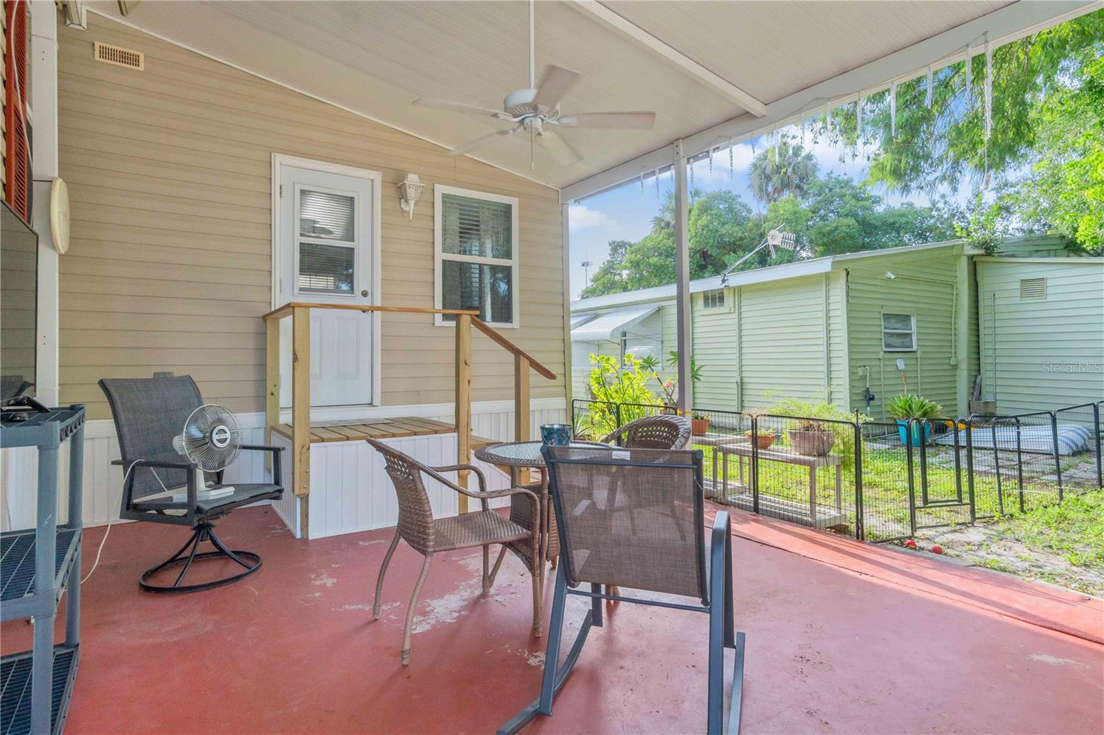 BAY PALMS MOB HOME PARK - Residential