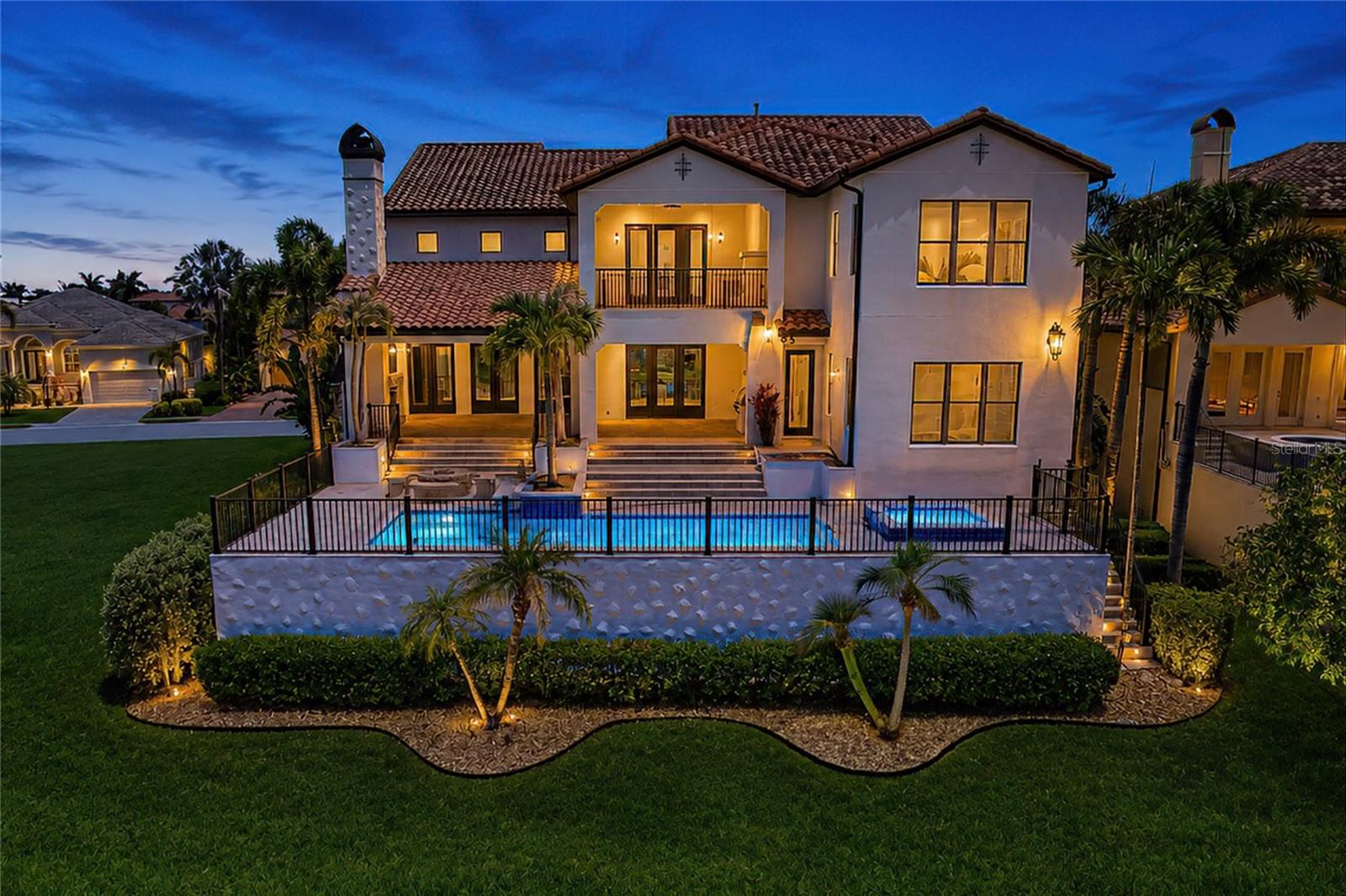 LEGENDS BAY - Residential