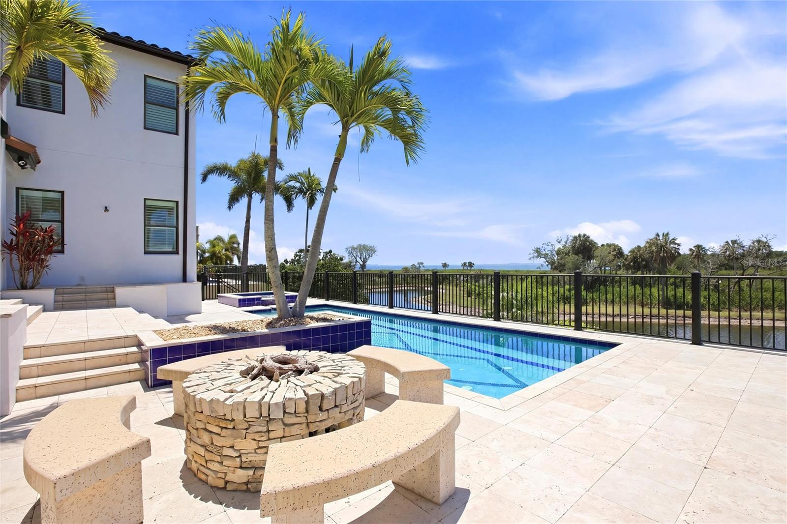 LEGENDS BAY - Residential