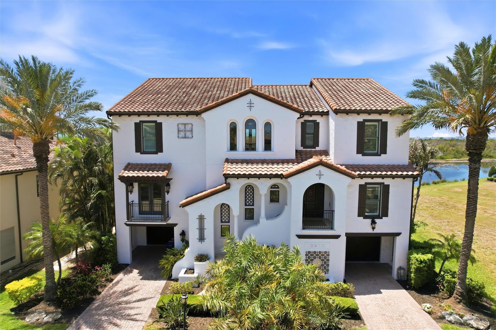 LEGENDS BAY - Residential