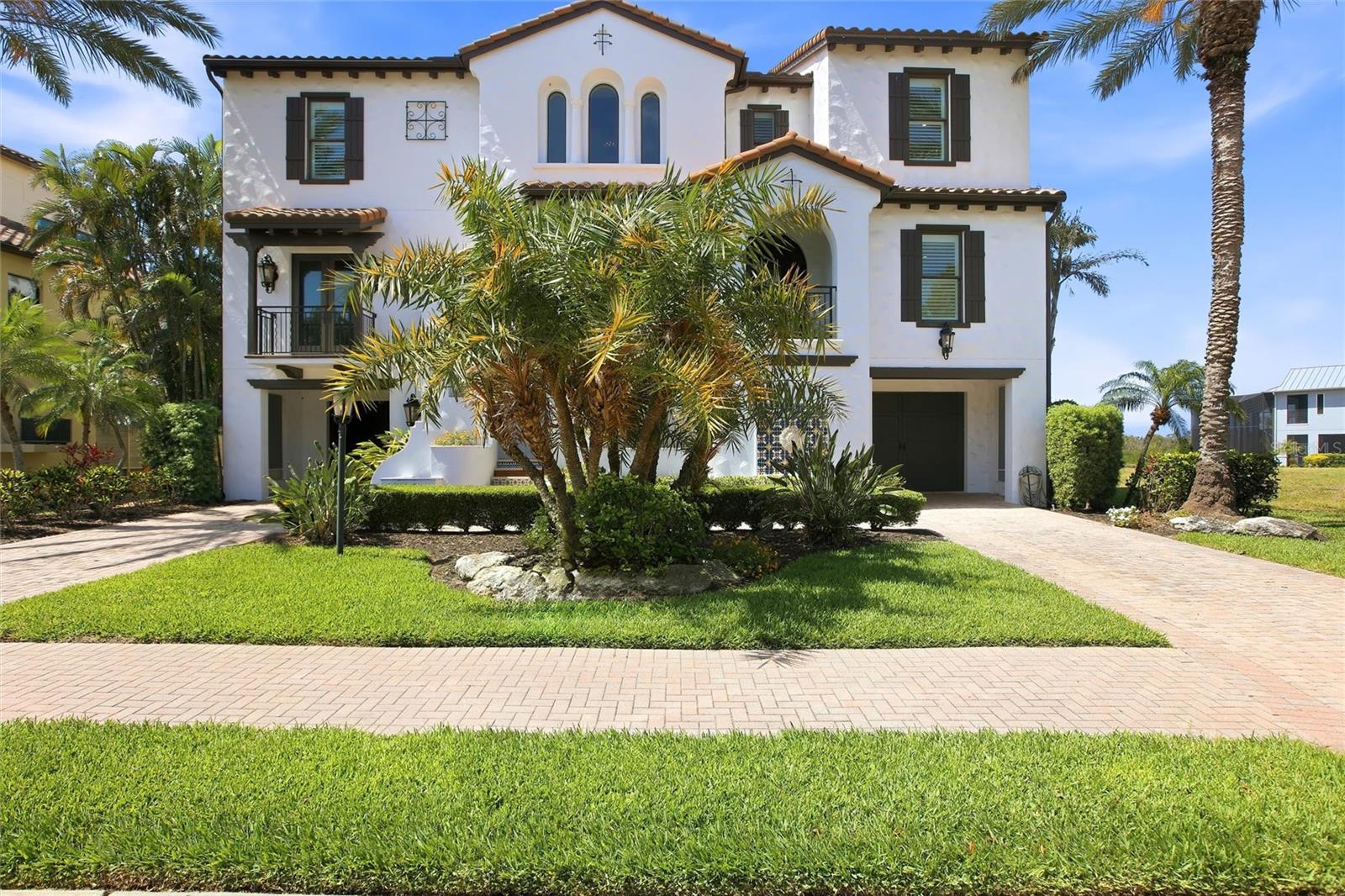 LEGENDS BAY - Residential