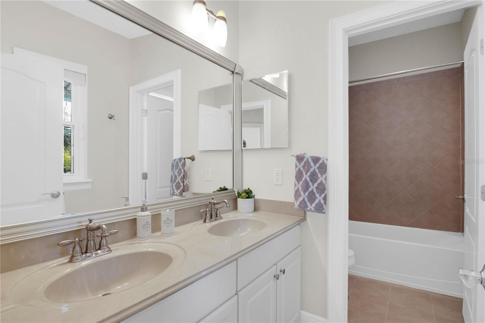 THORNHILL - Residential