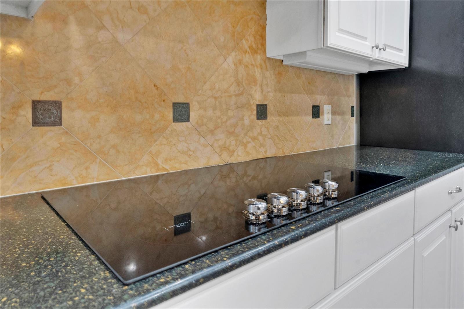 THORNHILL - Residential