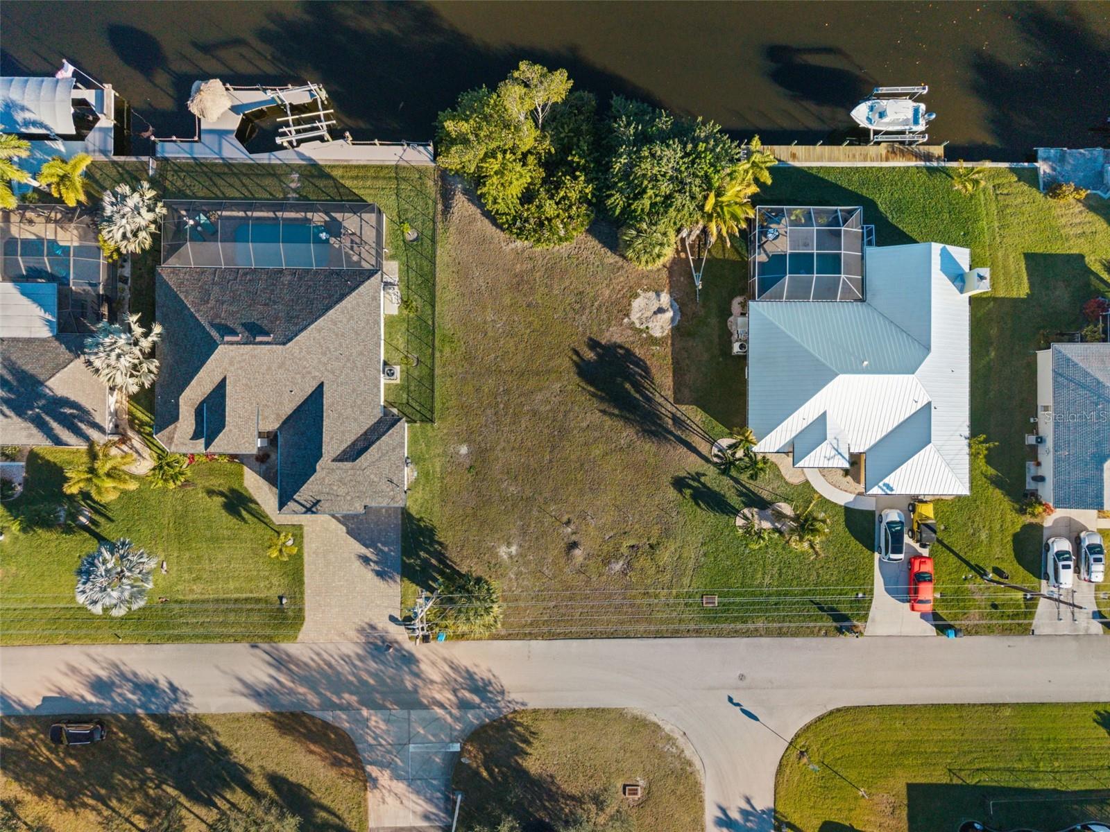 CAPE CORAL - Land