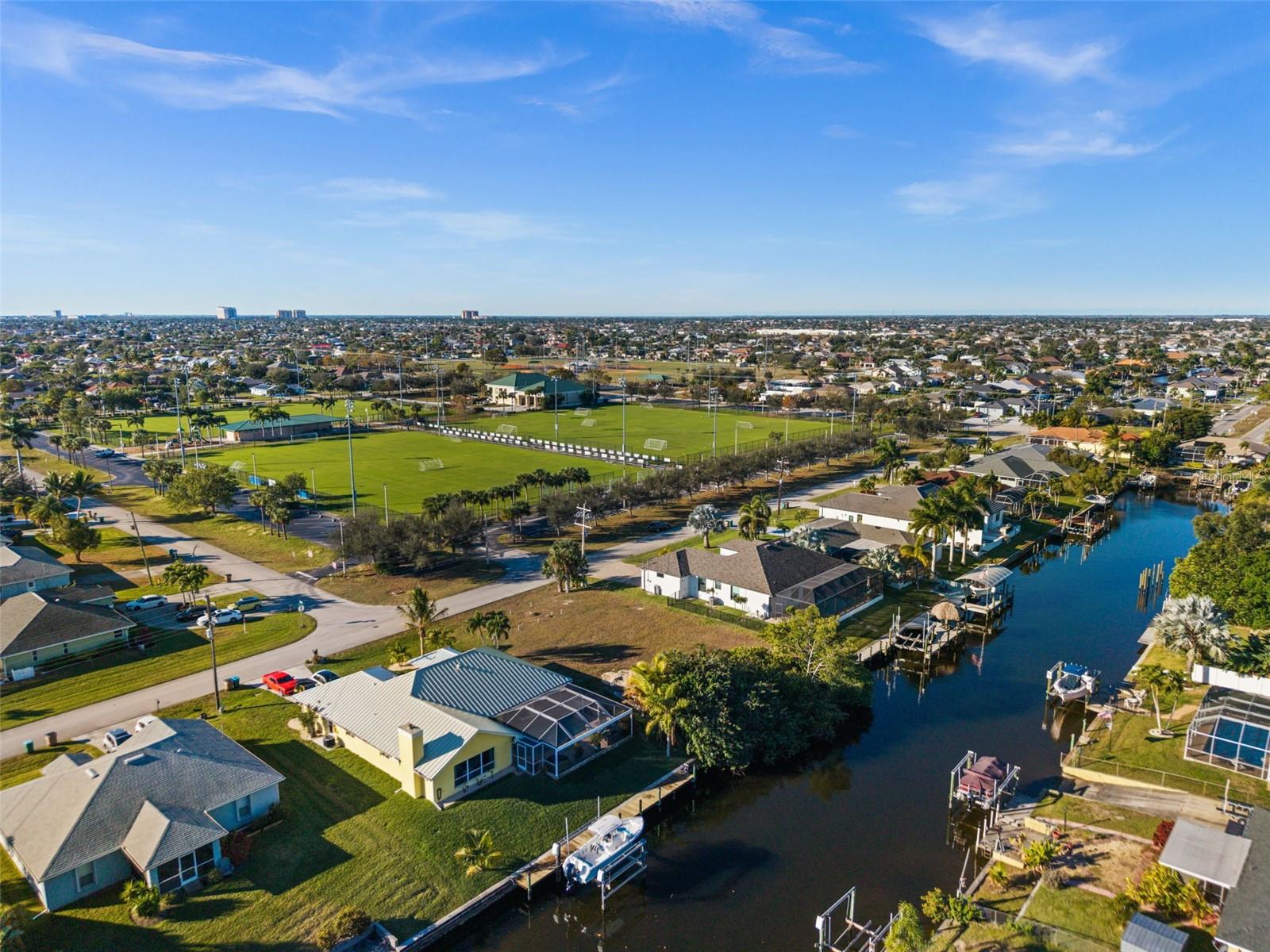 CAPE CORAL - Land