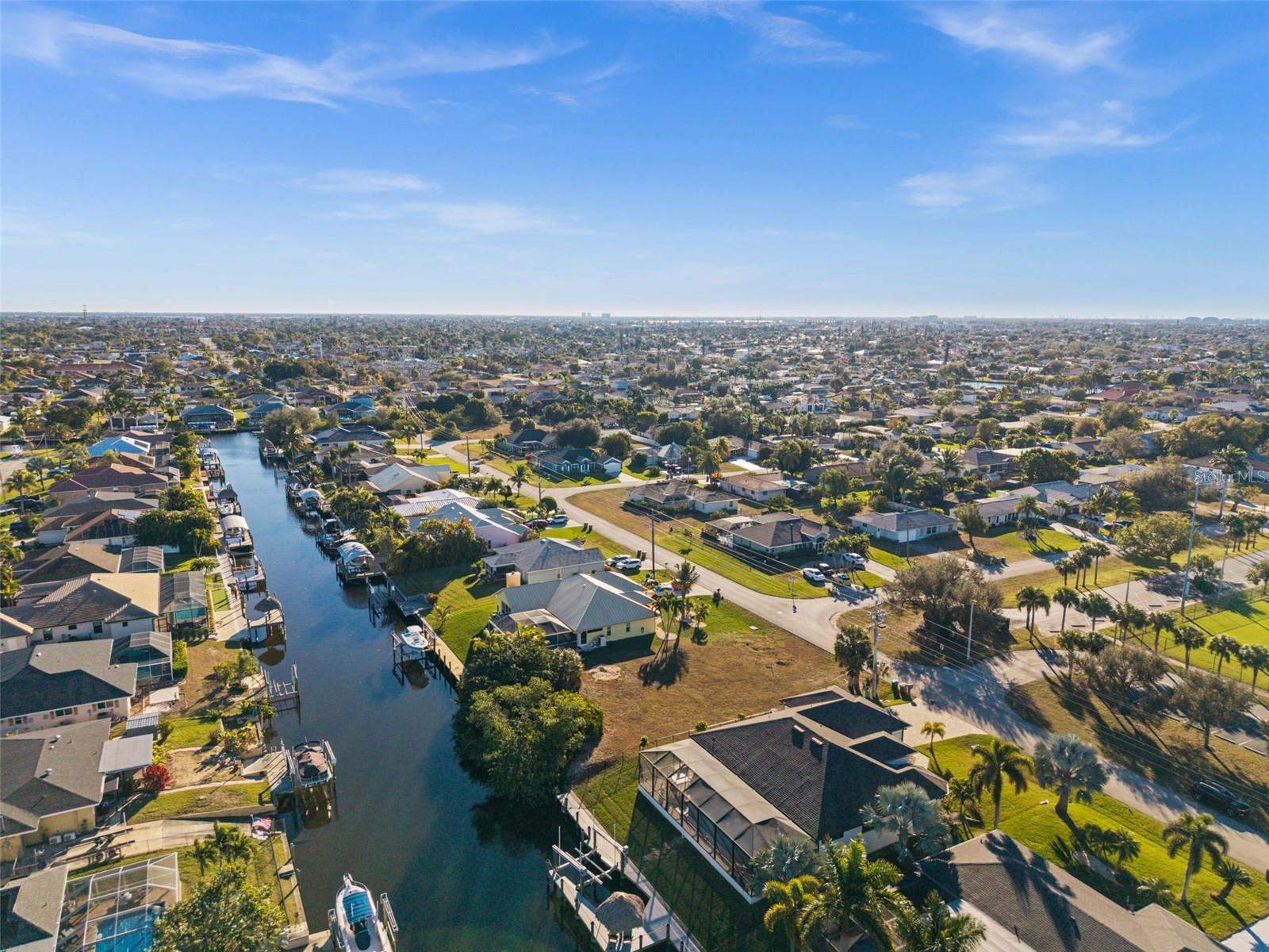 CAPE CORAL - Land