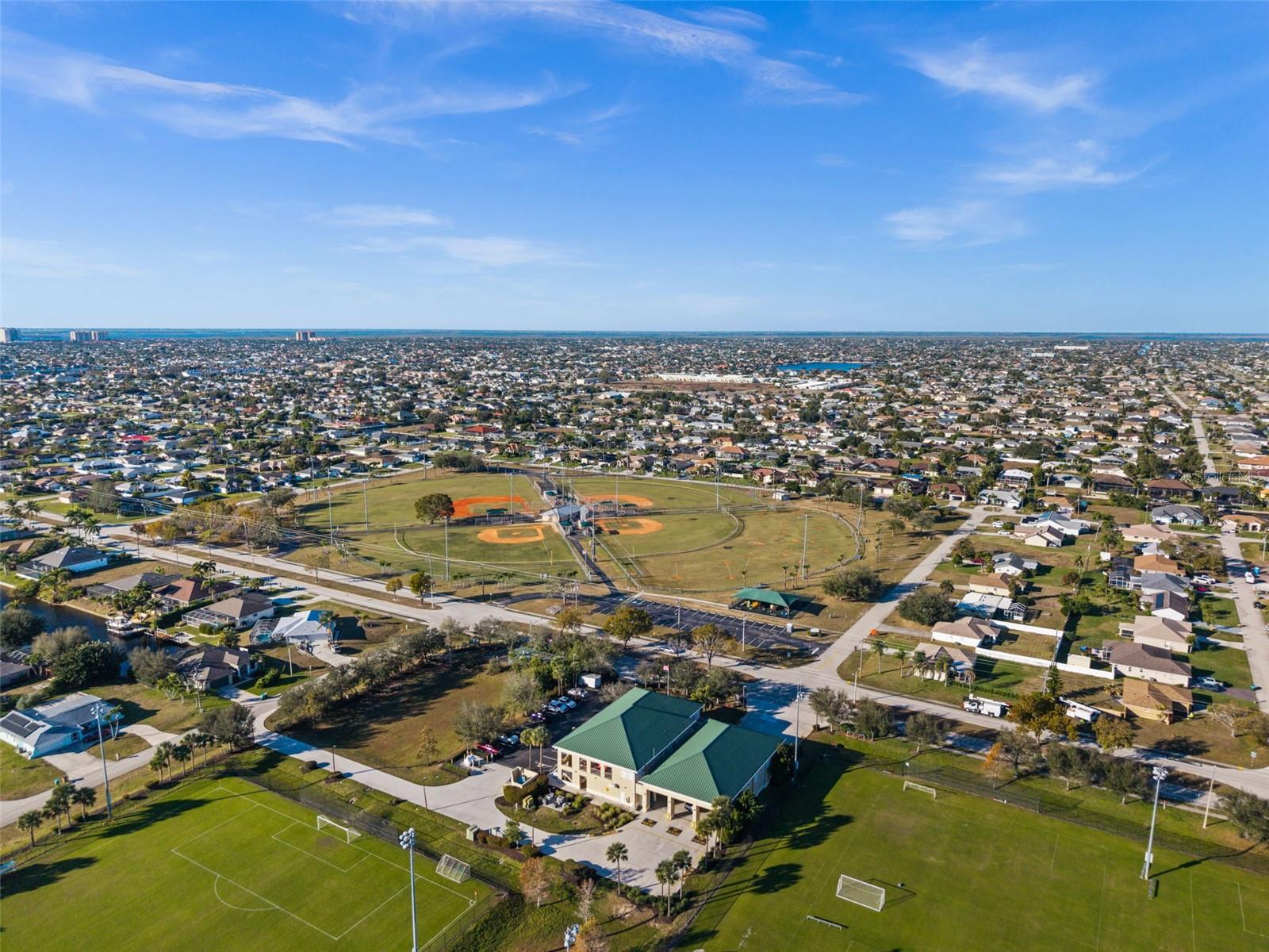 CAPE CORAL - Land