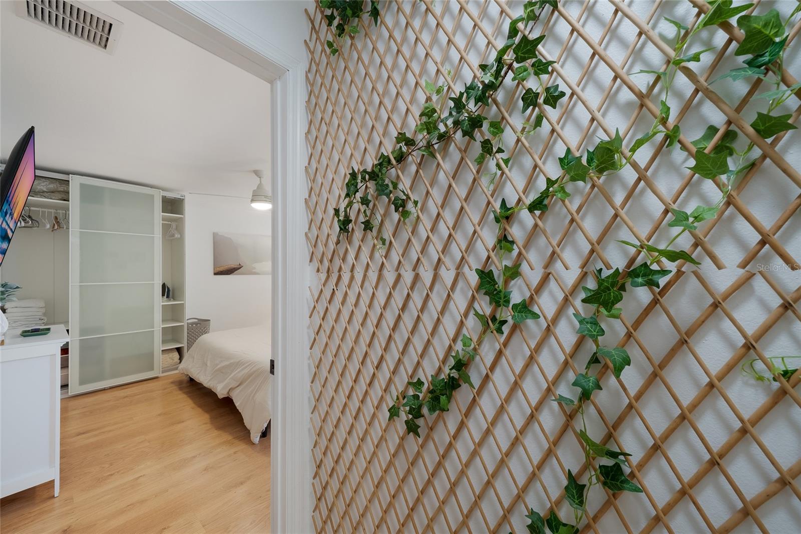 SOUTH VENICE - Residential