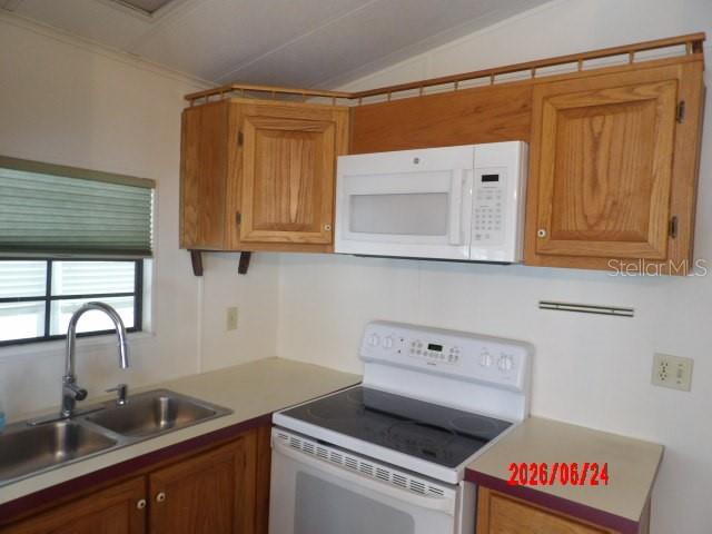 HOLIDAY TRAVEL PARK ENGLEWOOD - Residential