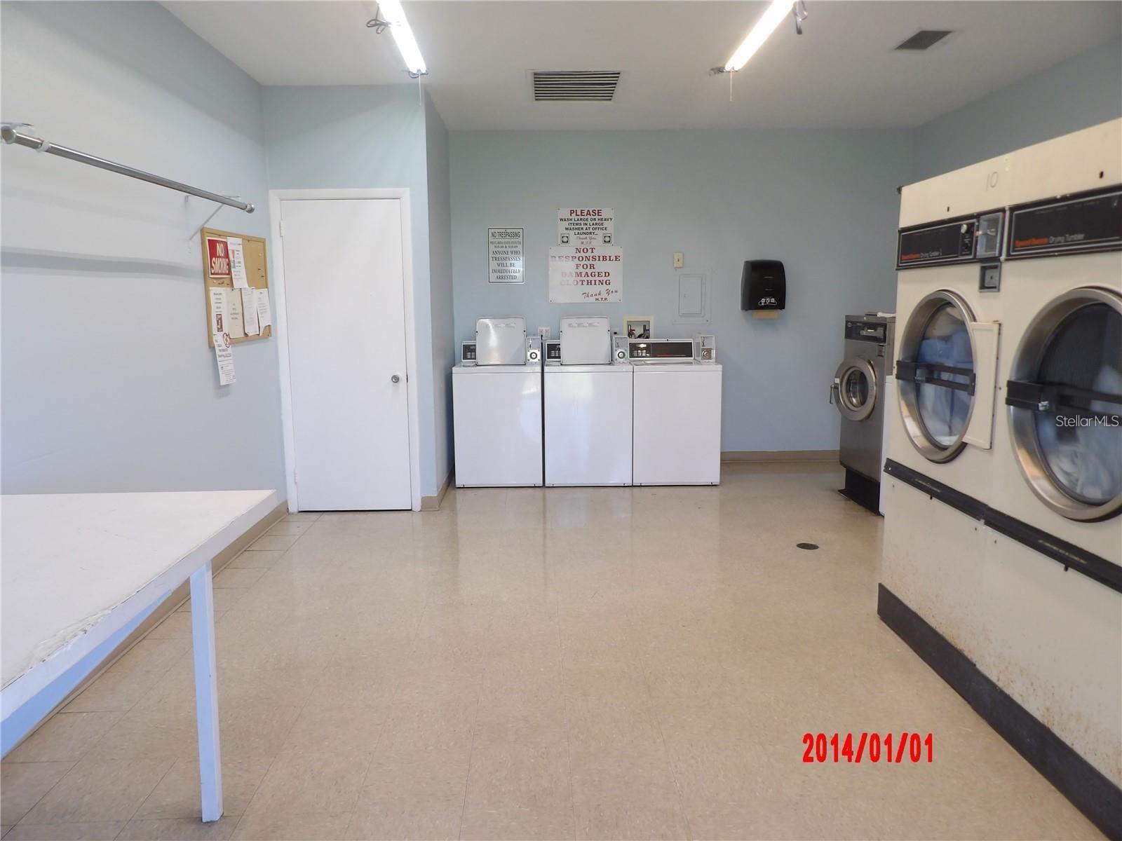 HOLIDAY TRAVEL PARK ENGLEWOOD - Residential