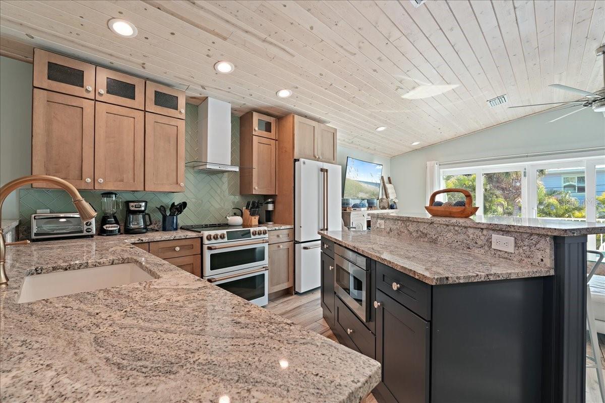 ANNA MARIA BEACH - Residential