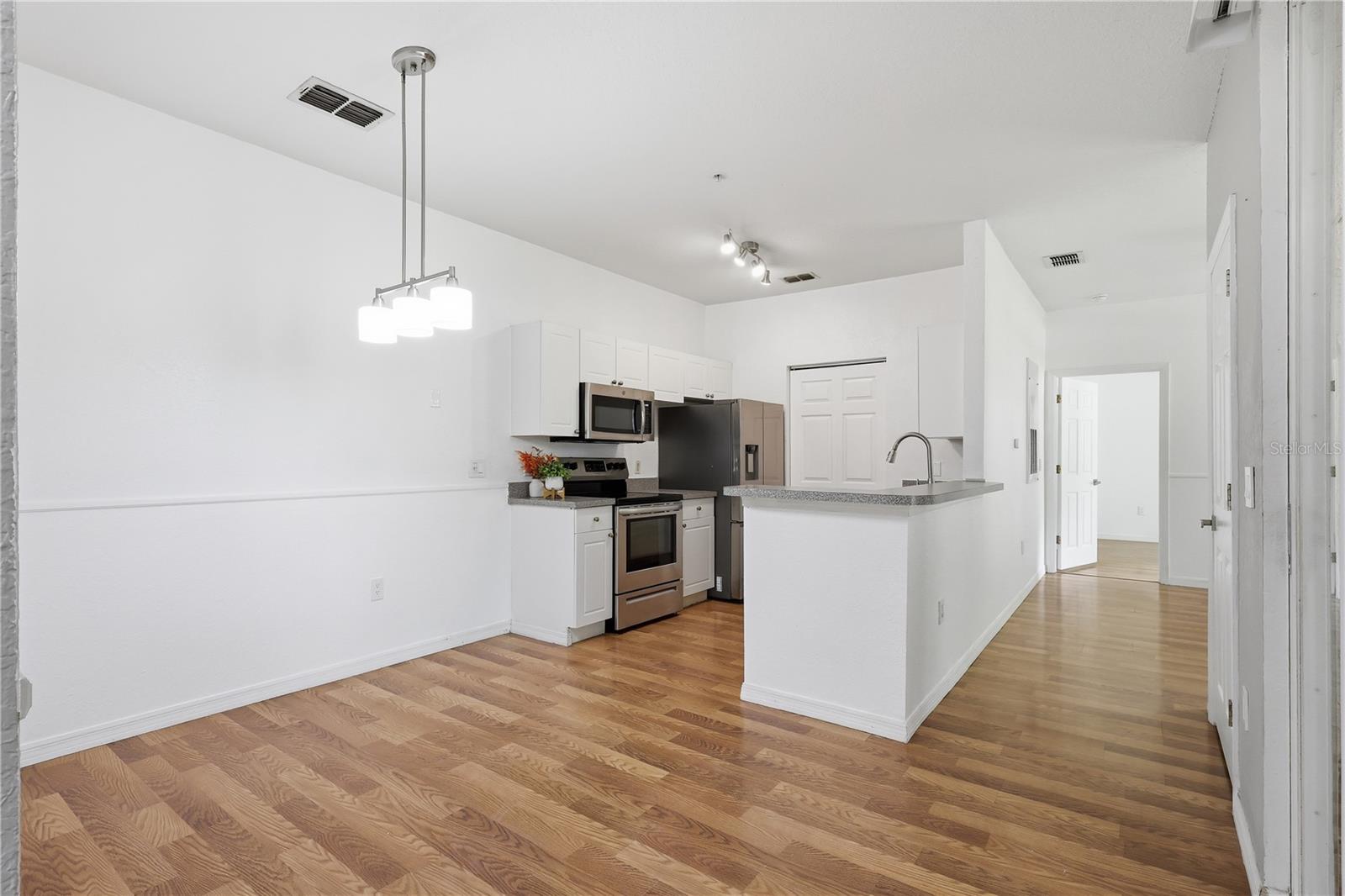 CRESCENT PLACE AT LAKE LOTUS CONDO - Residential Lease