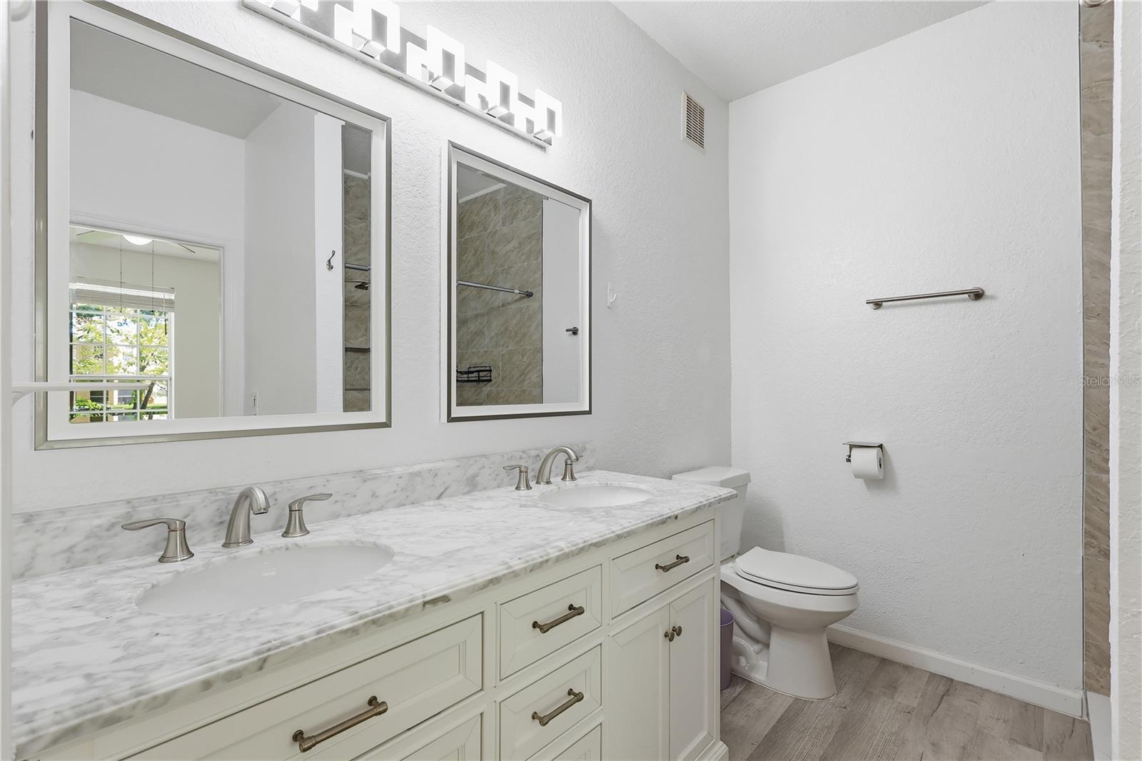CRESCENT PLACE AT LAKE LOTUS CONDO - Residential Lease