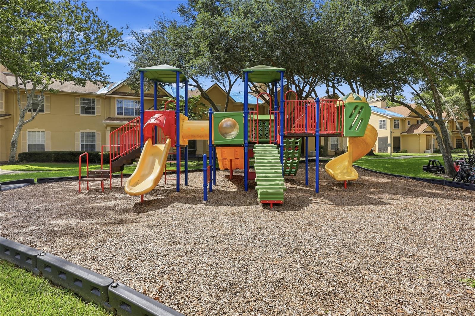 CRESCENT PLACE AT LAKE LOTUS CONDO - Residential Lease