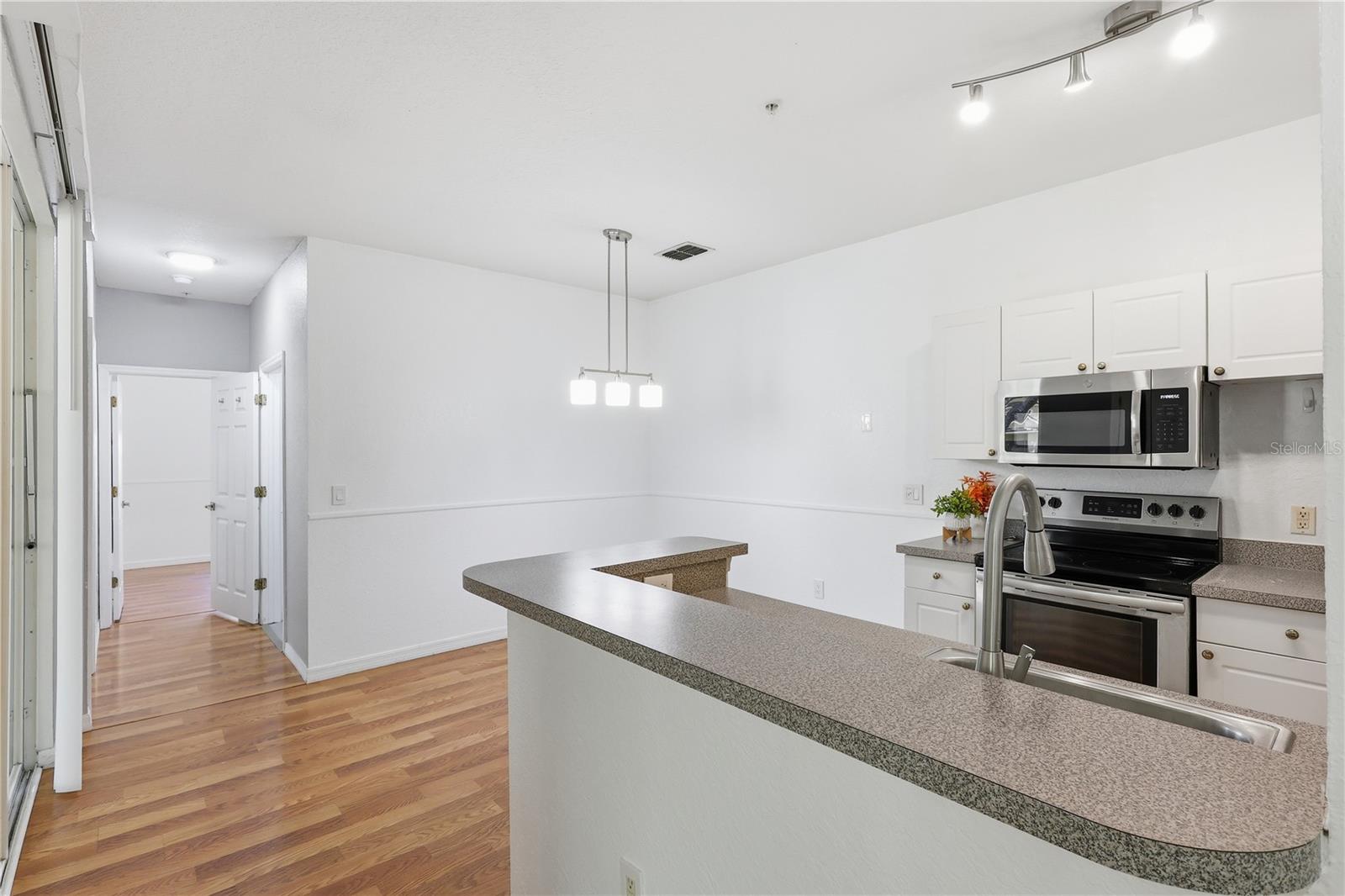 CRESCENT PLACE AT LAKE LOTUS CONDO - Residential Lease