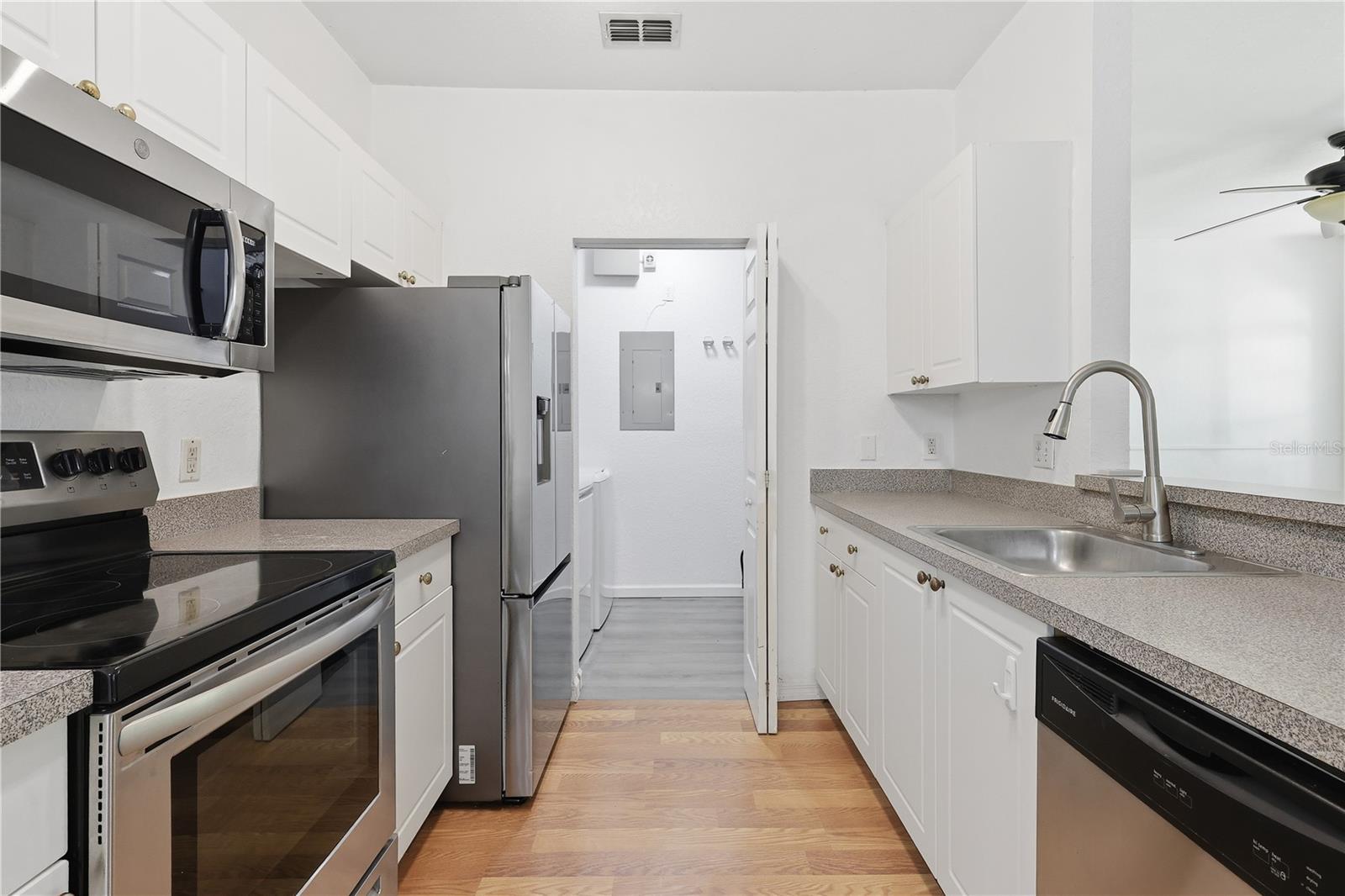 CRESCENT PLACE AT LAKE LOTUS CONDO - Residential Lease