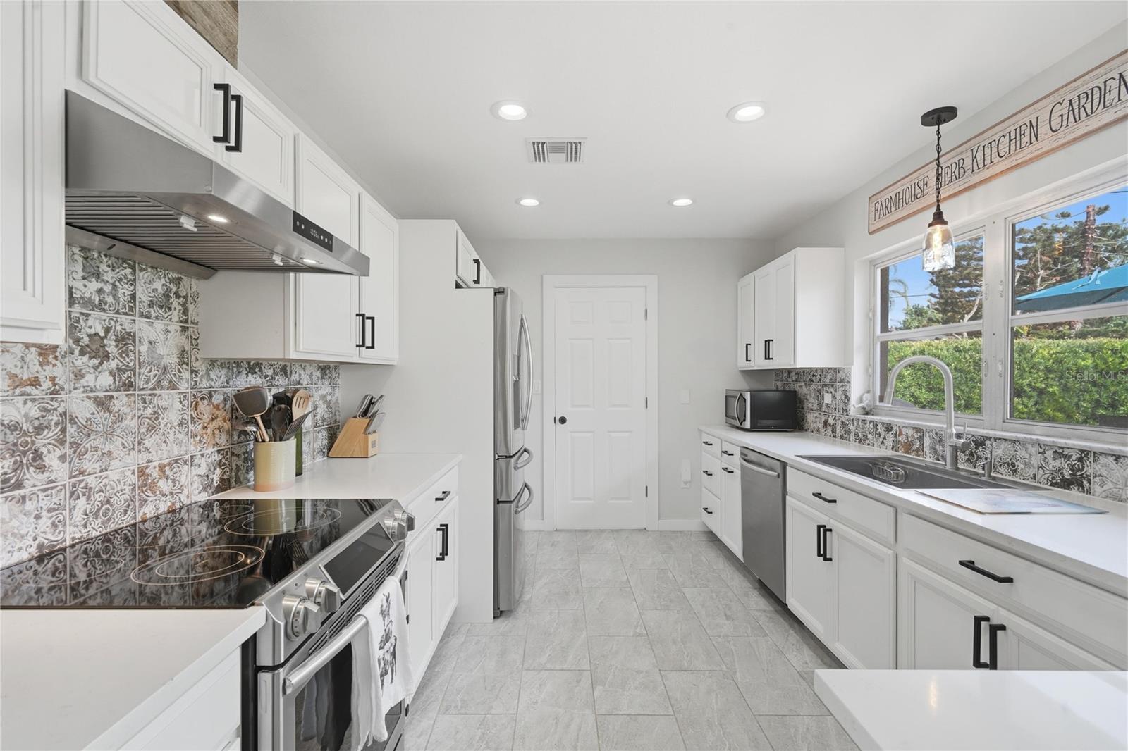 DAETWYLER SHORES REP 01 - Residential