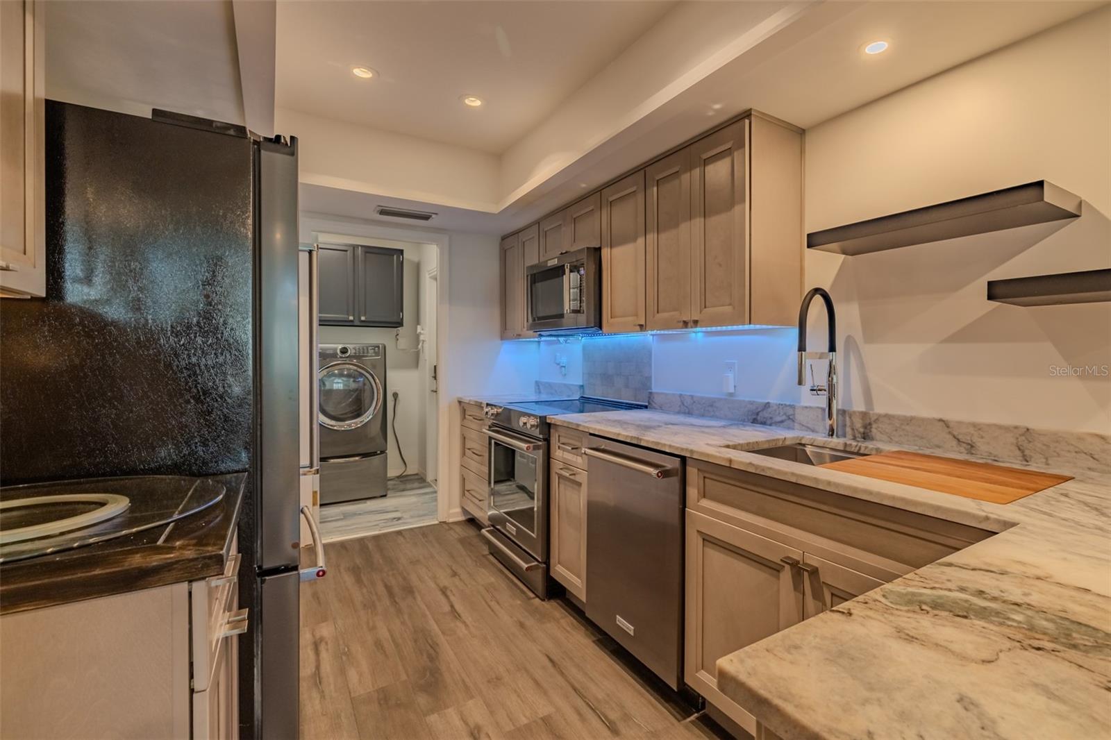 FAIRWAY PALMS A CONDO - Residential