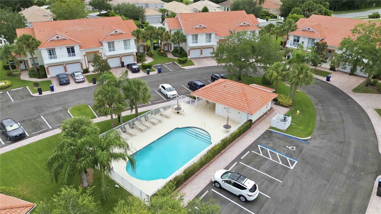 PALM GROVE - Residential