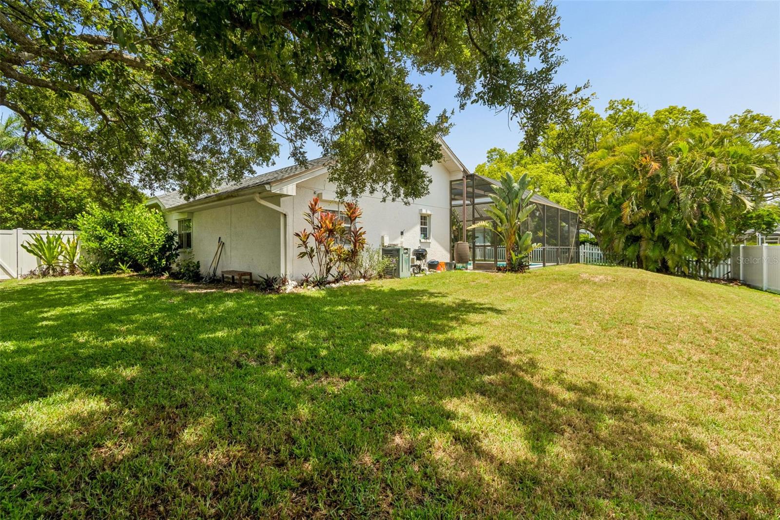 PIPERS MEADOW - Residential