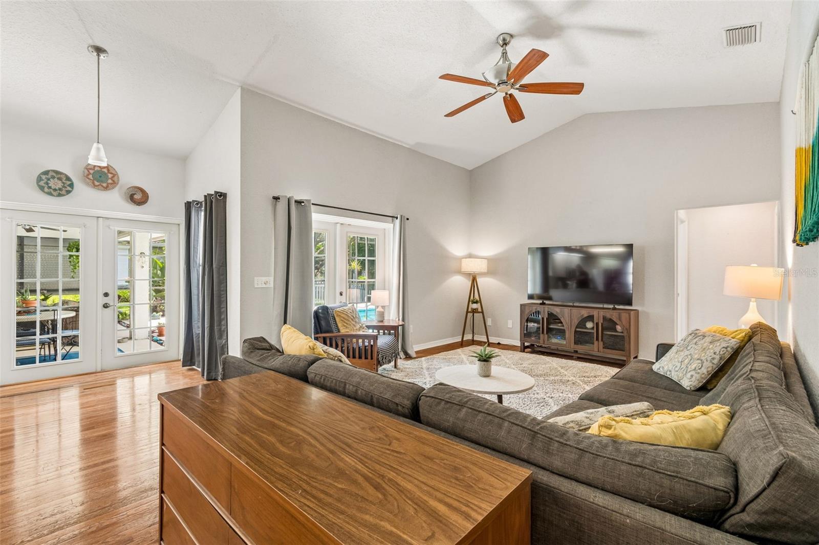 PIPERS MEADOW - Residential
