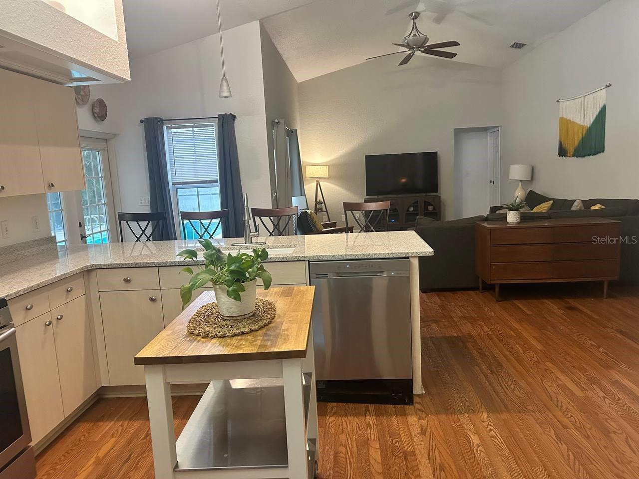 PIPERS MEADOW - Residential
