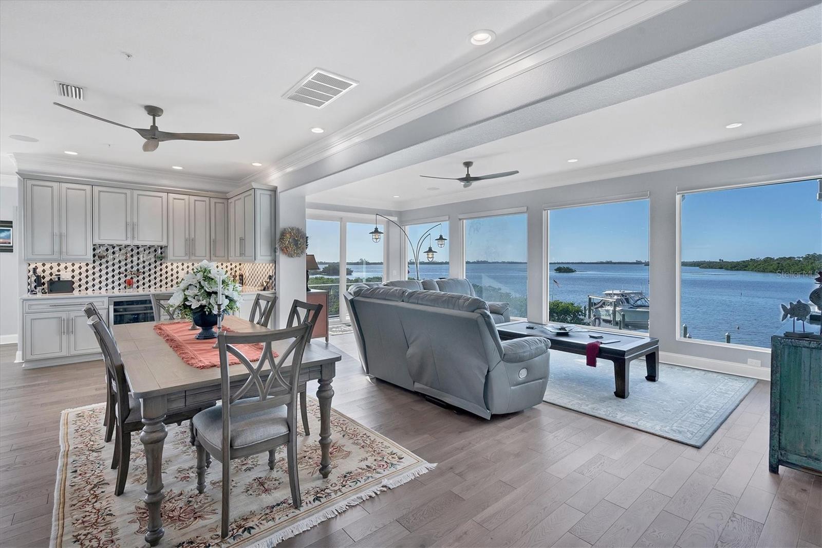 LANDINGS ON LEMON BAY - Residential