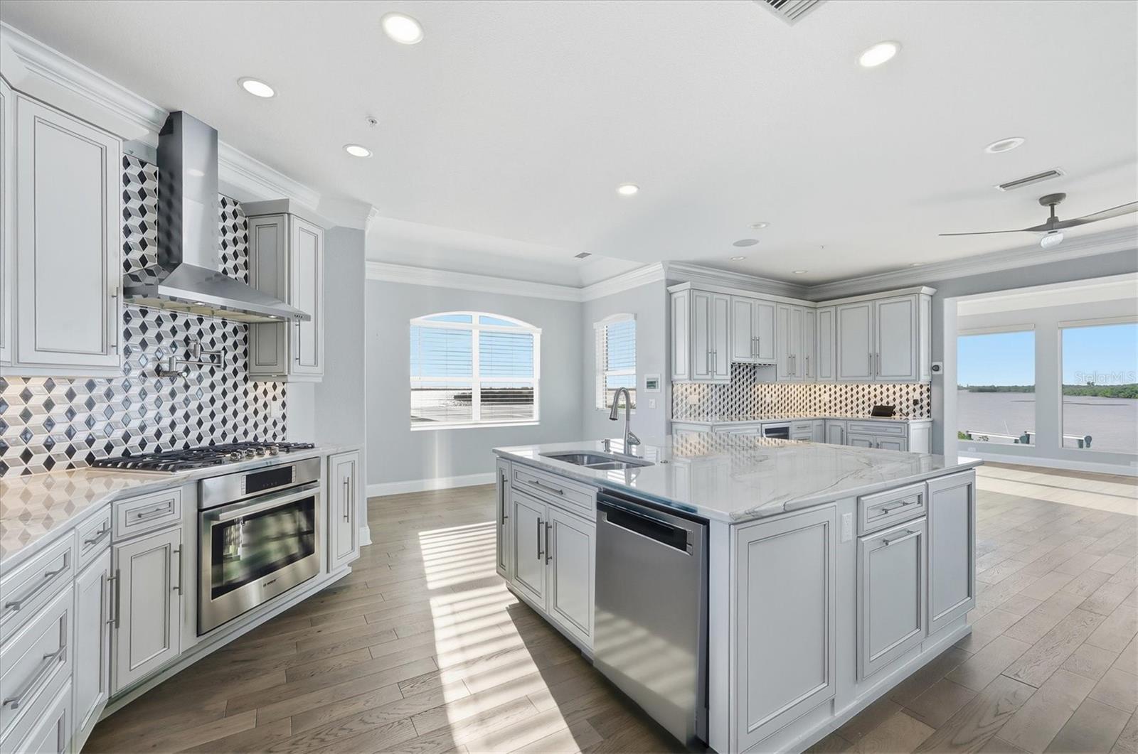 LANDINGS ON LEMON BAY - Residential