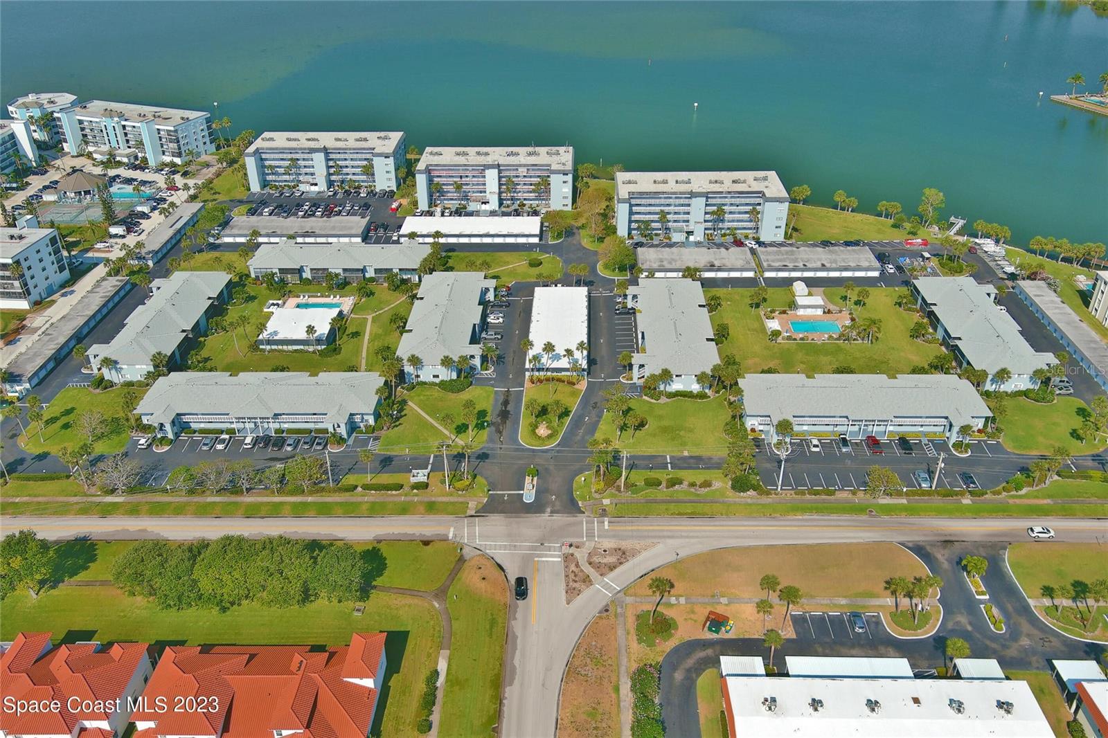THE 4 SEASONS CONDO PH VIII - Residential