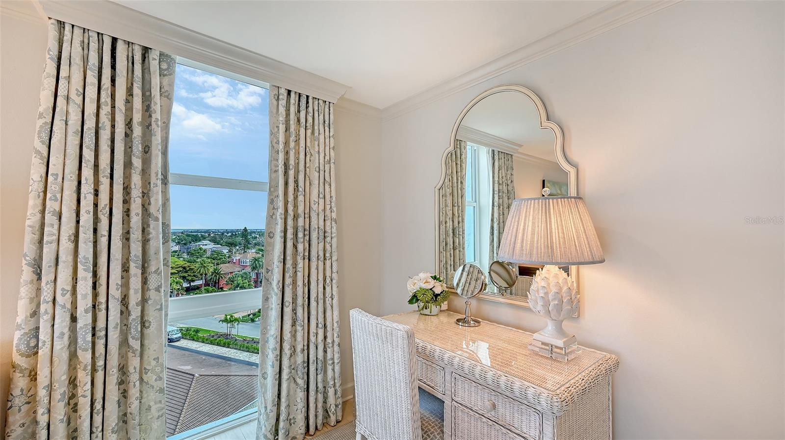 ST ARMAND TOWERS - Residential