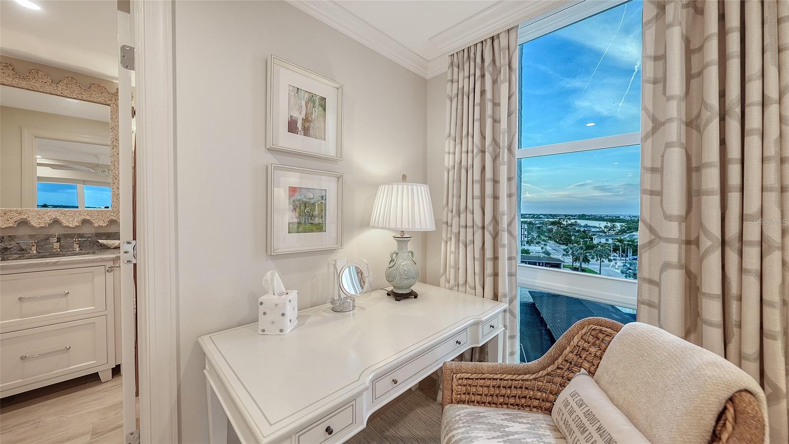 ST ARMAND TOWERS - Residential