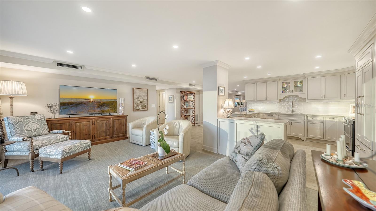 ST ARMAND TOWERS - Residential